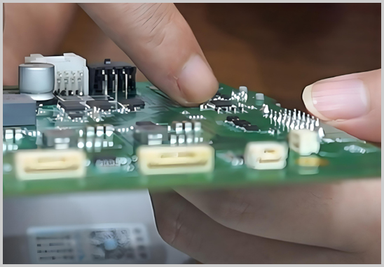 PCBA加工厂详解:SMT加工和DIP加工的区别与选择逻辑 PCBA加工厂详解:SMT加工和DIP加工的区别与选择逻辑